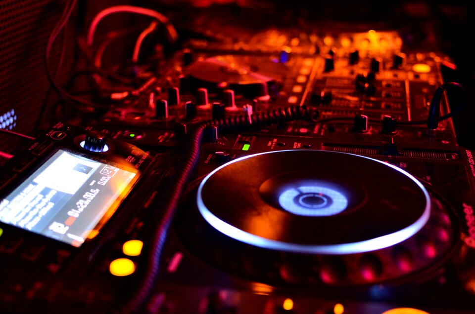 Disco equipment play