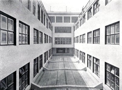 Magdeburg Lichthof, Neubau A O K Magdeburg