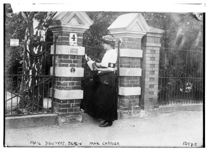 Mail delivery, Berlin, Mail Carrier LCCN2014699573