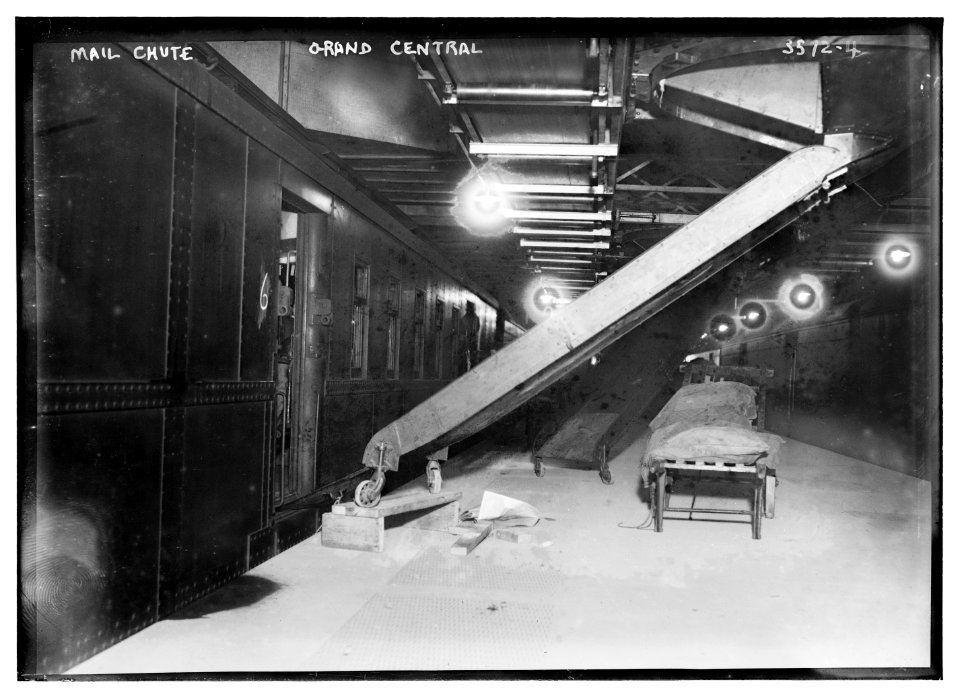 Mail chute, Grand Central LCCN2014699661