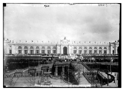 Main building of Brussels Exposition, opening day LCCN2014688078
