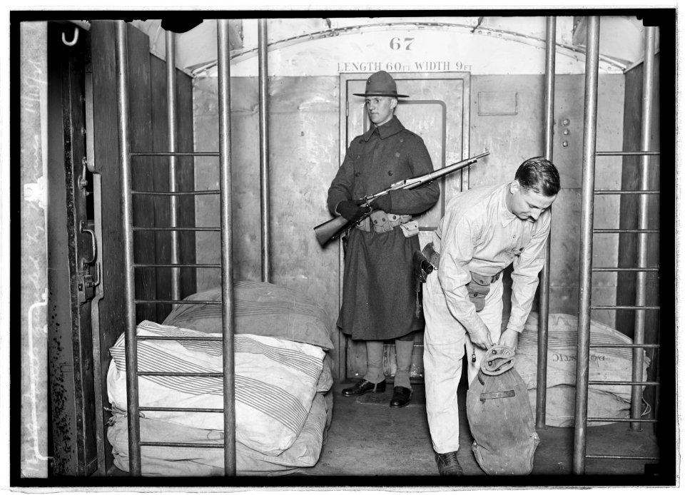 Mails guarded by Marines, 11-15-21 LCCN2016845844