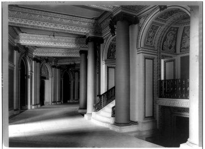 Main corridor of the New Theater, New York City LCCN90705717