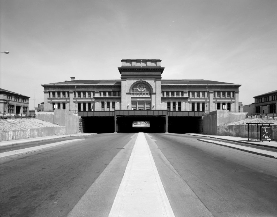 MAIN TERMINAL BUILDING, SOUTH ELEVATION - Providence Union Station, Exchange Terrace, Providence, Providence County, RI HABS RI,4-PROV,177-3