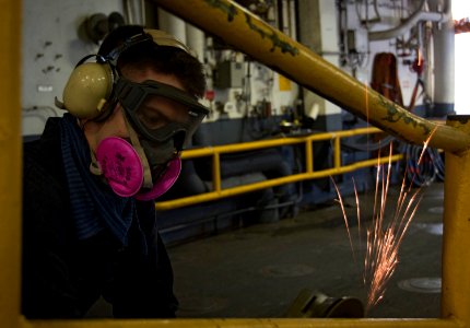 Maintenance aboard USS Bonhomme Richard (LHD 6) 161115-N-WF272-056