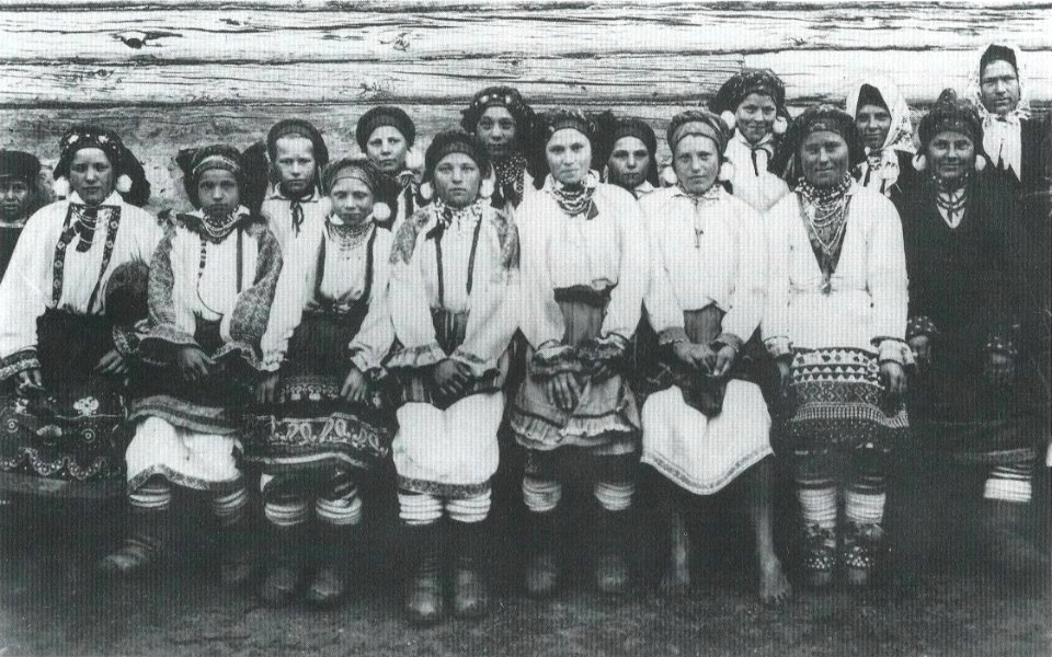 Maidens in feast clothing (Tula gov. 1902)