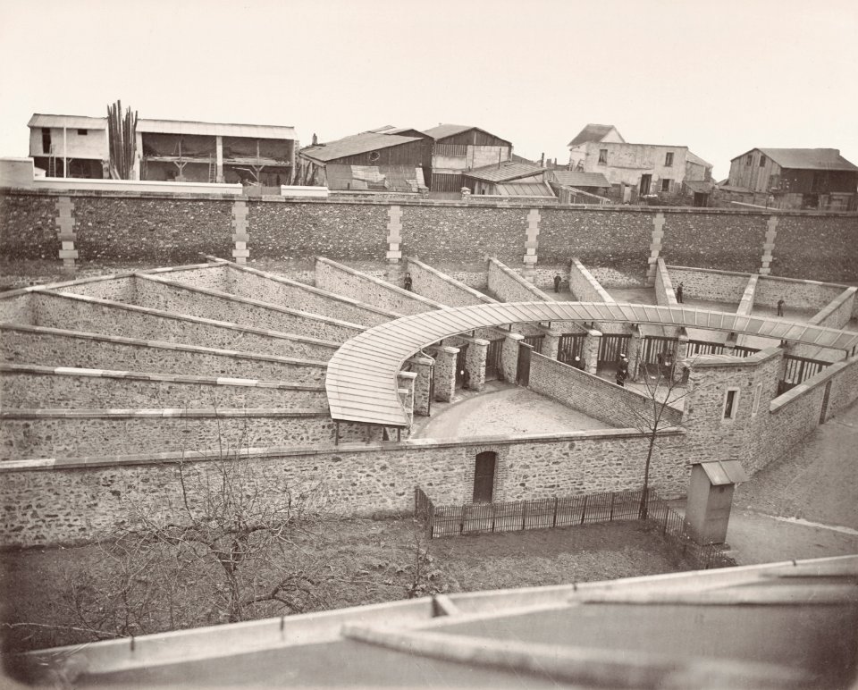 Maison des Jeunes Détenus - Promenoirs Cellulaires