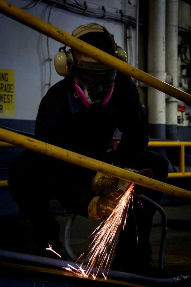 Maintenance aboard USS Bonhomme Richard (LHD 6) 161115-N-WF272-189