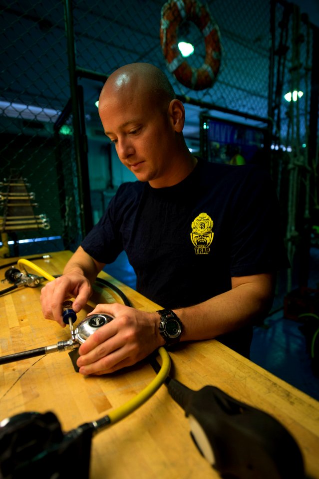 Maintenance on Dive Regulator 131009-N-OM642-039