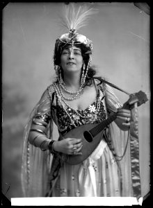 Maj Schultz, singer, in unknown performance - SMV - GS027