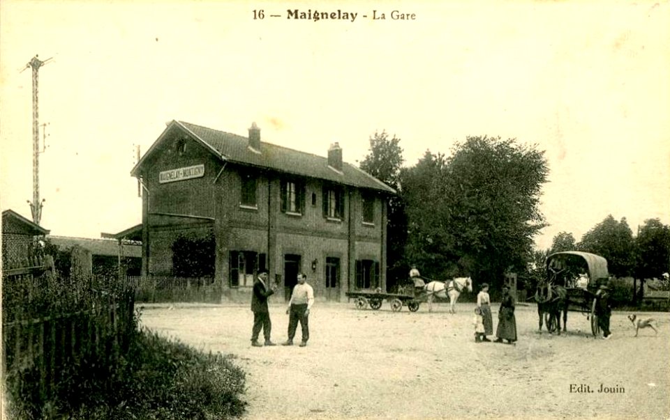 Maignelay-Montigny (60), la place de la gare
