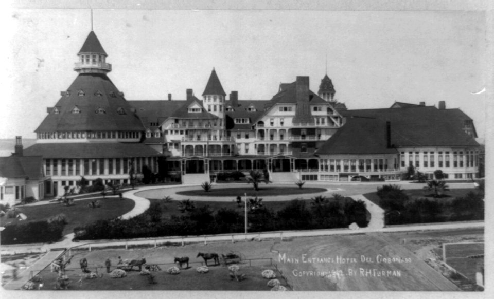 Main entrance, Hotel Del Coronado LCCN91787431