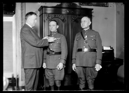 Maj. Gen. John L. Hines, Deputy Chief of Staff, today decorated Col. Perry L. Miles, Infantry, with Distinguished Service Cross LCCN2016887130
