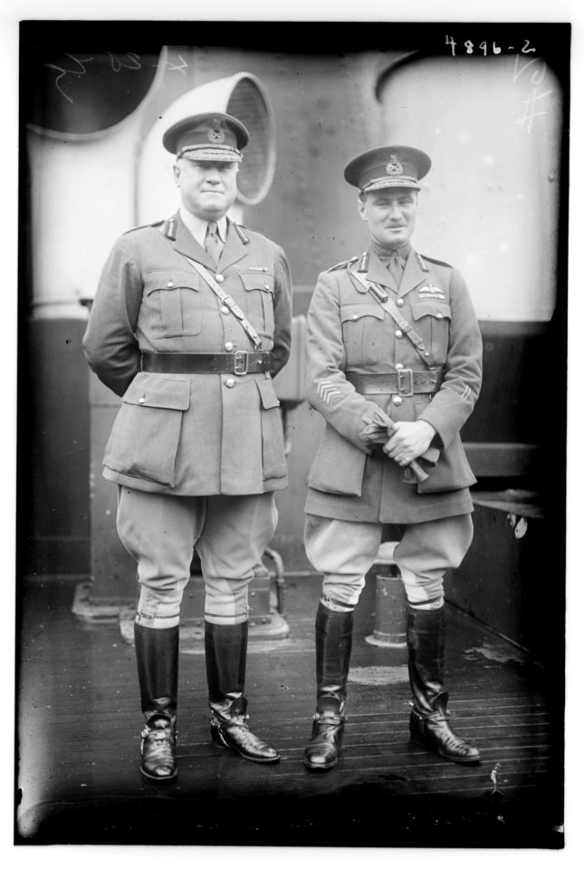 Maj. Gen. Sir H. Thornton & Gen. Critchley LCCN2014708813