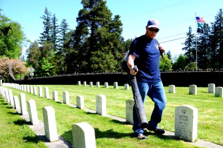 Maintaining Washington State Veterans Home Cemetery 120511-N-AV746-377