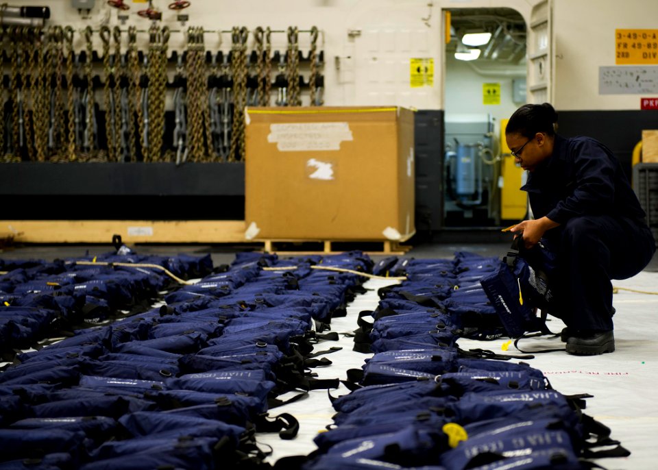 Maintenance aboard USS America 150218-N-FR671-038