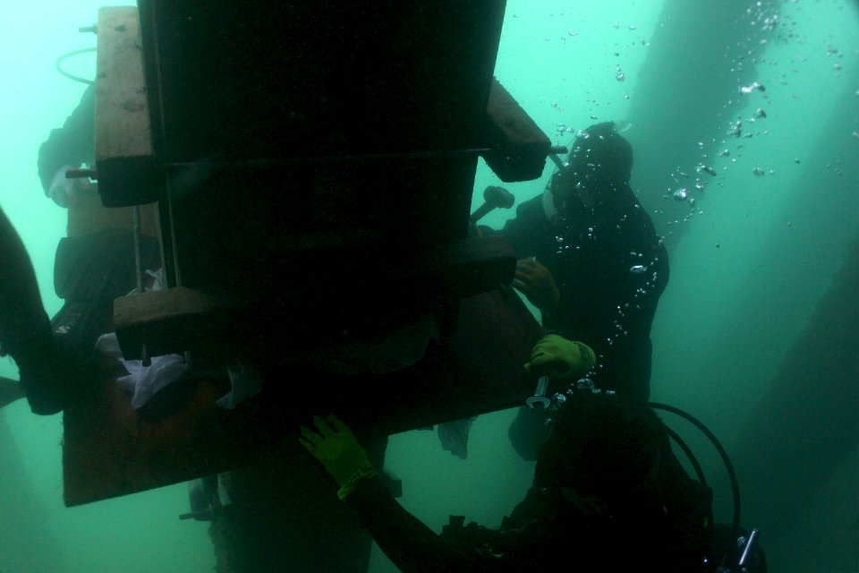 Maintenance and repair 141121-N-IU636-167