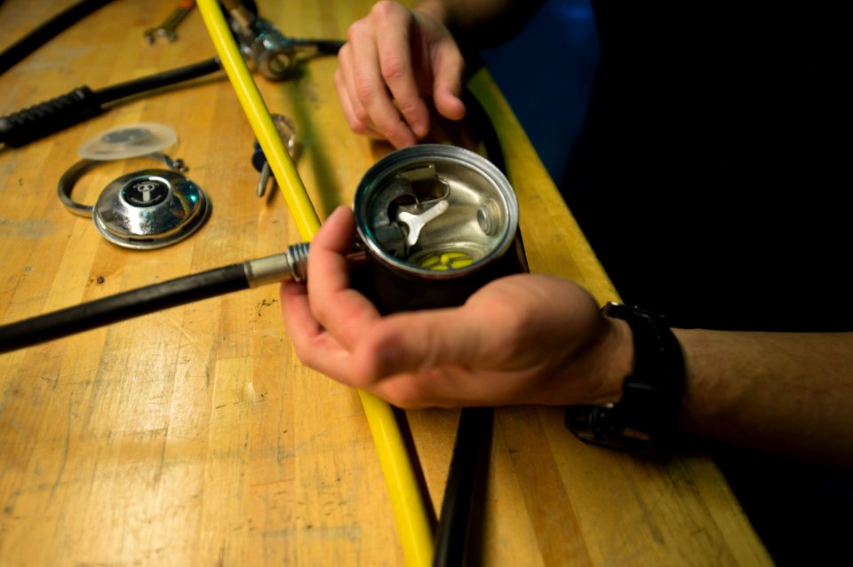 Maintenance on Dive Regulator 131009-N-OM642-008