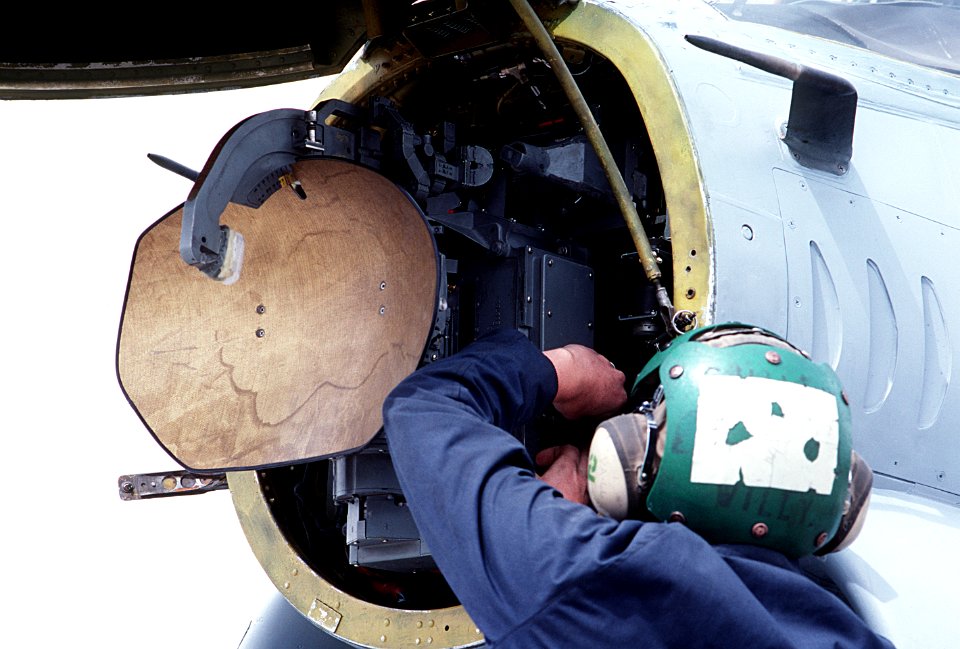 Maintnance of APQ-126 of A-7E at NAS Fallon 1983