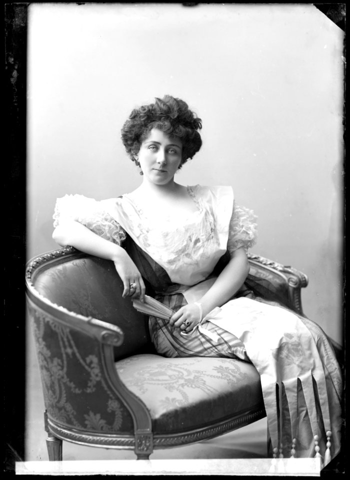 Maja Arehn in Kvinnans vapen at Svenska teatern 1908 - SMV - NA047