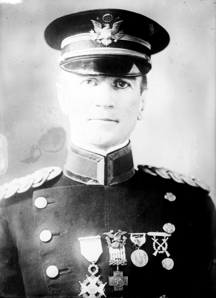 Maj. Frank Parker LCCN2014704054 (cropped)