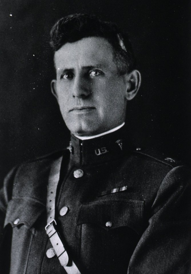 Major James E Baylis