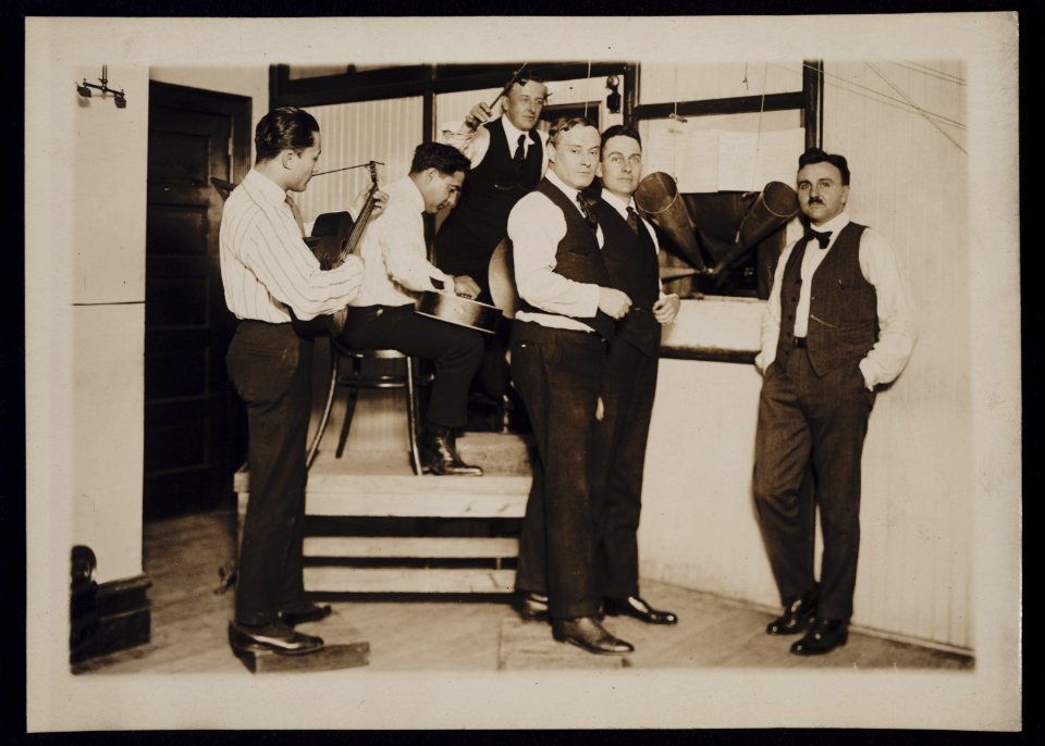 Making a photograph record Crescent Trio & Ferara and Franchini. LCCN2013648243