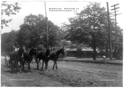 Making roads in Cedarhurst, L.I. LCCN2012649619