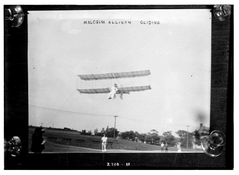 Malcolm Allison - Gliding LCCN2014689835