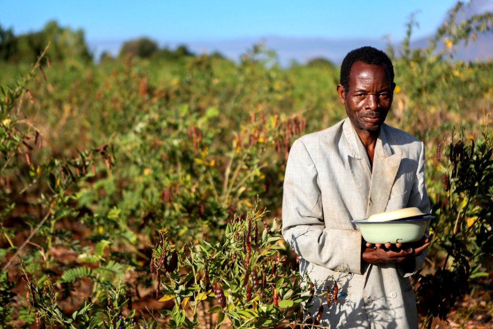 Malawi Pepper Farmer (15512148946)