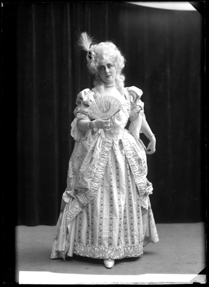 Maja Arehn in Två konungar at Svenska teatern 1908 - SMV - NA072