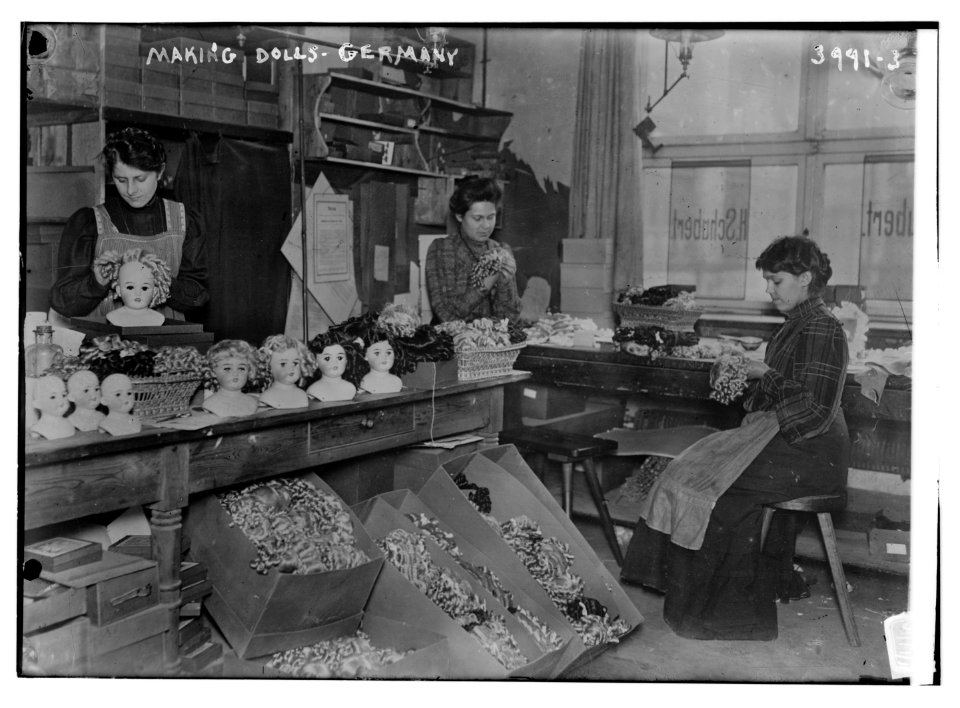 Making dolls, Germany LCCN2014702815