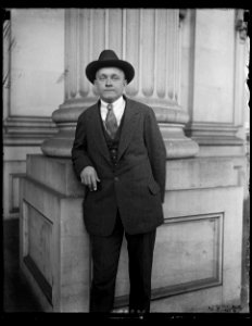 Man at U.S. Capitol, Washington, D.C. LCCN2016890800