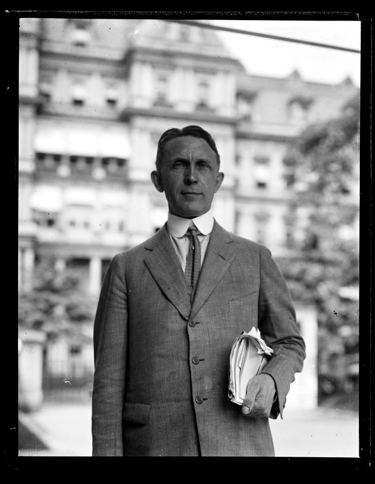 Man at White House. State, War and Navy Building in background. Washington, D.C. LCCN2016891551