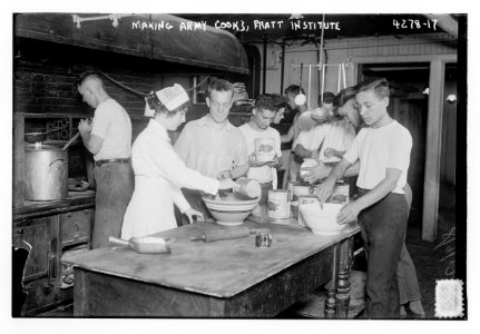 Making army cooks, Pratt Institute LCCN2014705136