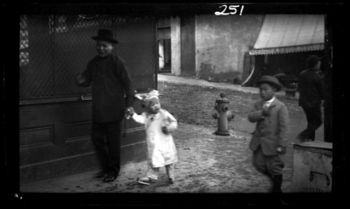 Man and a young child walking down a street, Chinatown, San Francisco LOC agc.7a09030