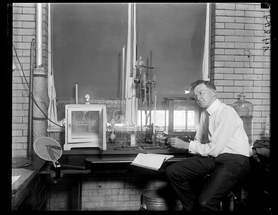 Man with scientific instruments LCCN2016891670