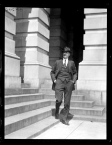 Man. U.S. Capitol, Washington, D.C. LCCN2016891329