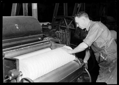 Manchester, New Hampshire - Textiles. Pacific Mills. Finisher Lapper (Front end). Makes finished laps - cotton... - NARA - 518739
