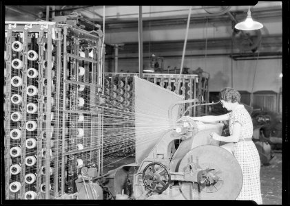 Manchester, New Hampshire - Textiles. Pacific Mills. Barber-Colman High Speed Warper. This machine is using 345... - NARA - 518752