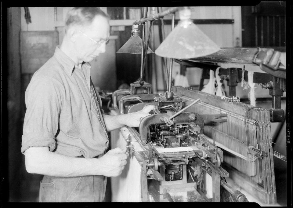 Manchester, New Hampshire - Textiles. Pacific Mills. Marber-Colman Automatic Warp tying machine. Knot tyer for warp.... - NARA - 518755