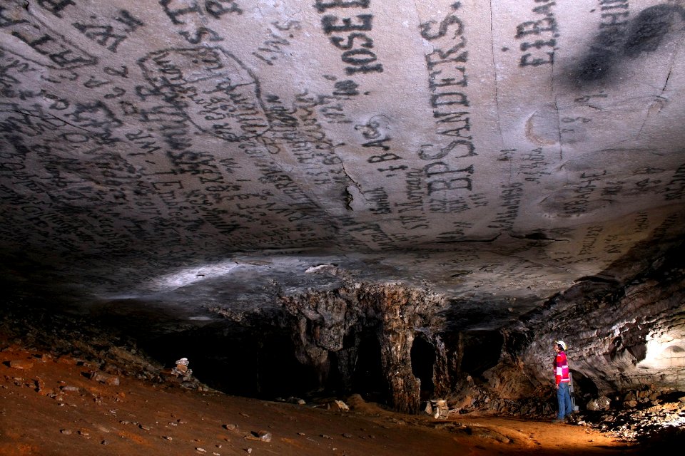 Mammoth Cave Gothic Avenue