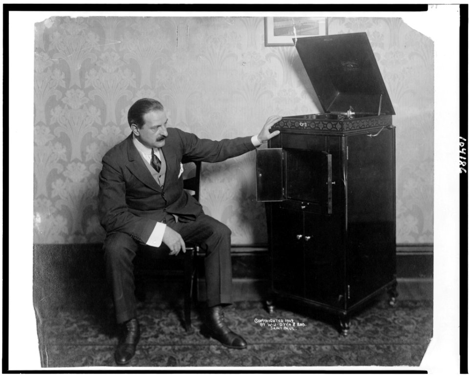 Man seated alongside phonograph LCCN91783935