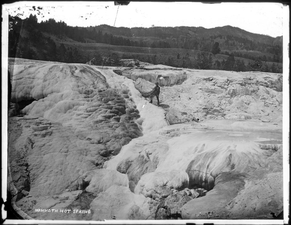 Mammoth Hot Springs, Yellowstone - NARA - 516812