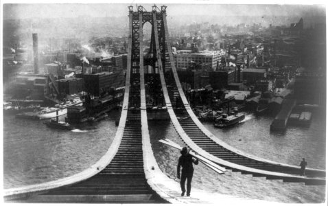 Manhattan Bridge construction- workman on footpath LCCN2016652420