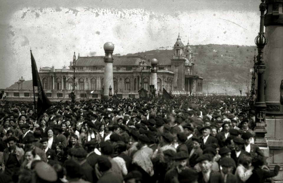 Manifestación prorrepublica (1 de 4) - Fondo Car-Kutxa Fototeka