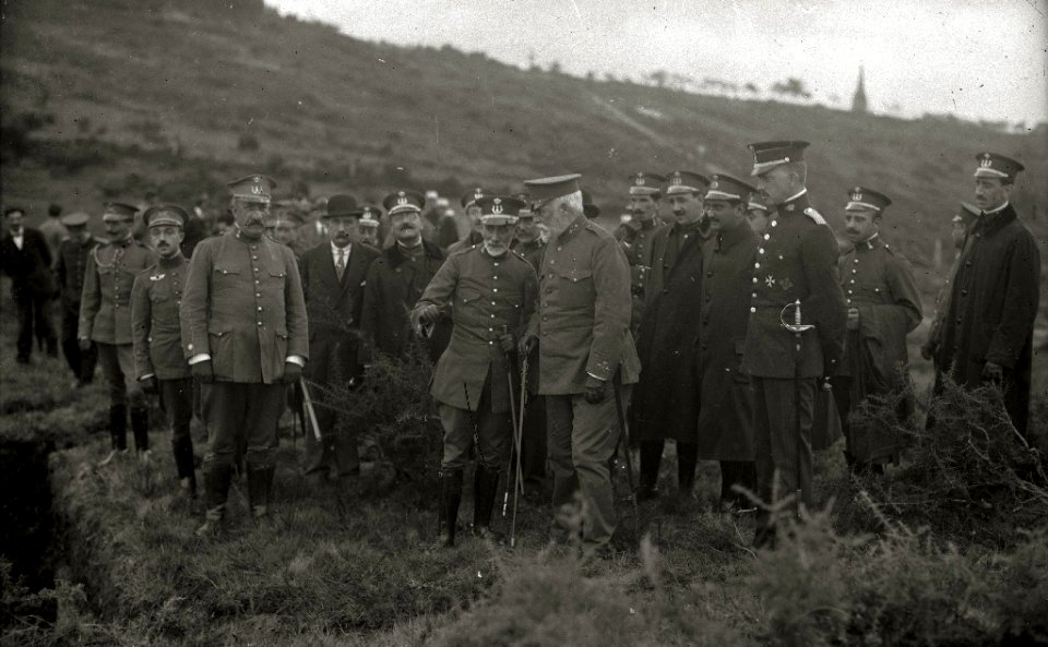 Maniobras militares en el campo (1 de 8) - Fondo Car-Kutxa Fototeka
