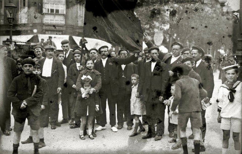 Manifestación sindical por las calles de San Sebastián (7 de 13) - Fondo Car-Kutxa Fototeka