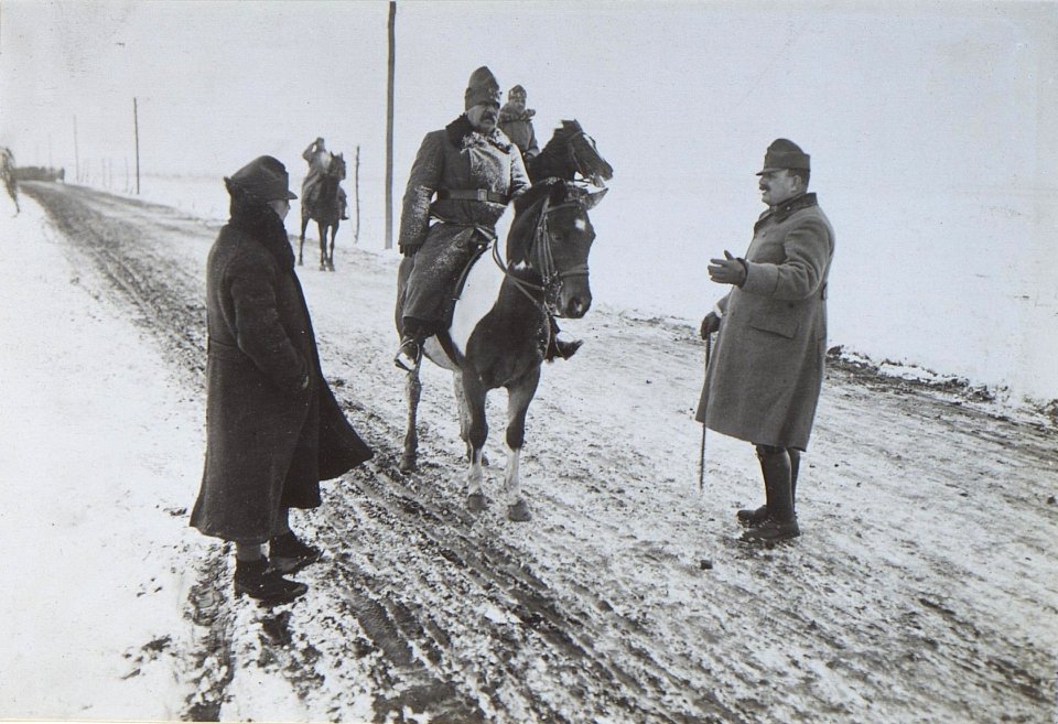Mannschaftsergänzungen und der Gruppenkommandant des Transports des Landsturminfanterieregimentes 35 Folwarki Waga (BildID 15439286)