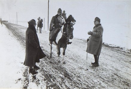 Mannschaftsergänzungen und der Gruppenkommandant des Transports des Landsturminfanterieregimentes 35 Folwarki Waga (BildID 15439286)